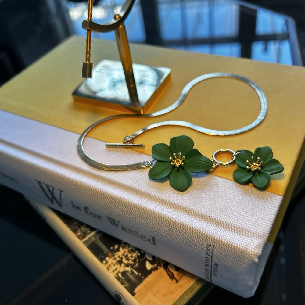 Green Floral Snake Chain Necklace with Toggle Closure and Flower Pendant